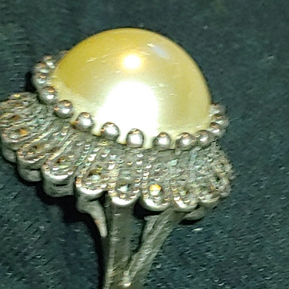Statement Ring - Picture 3 of 4
